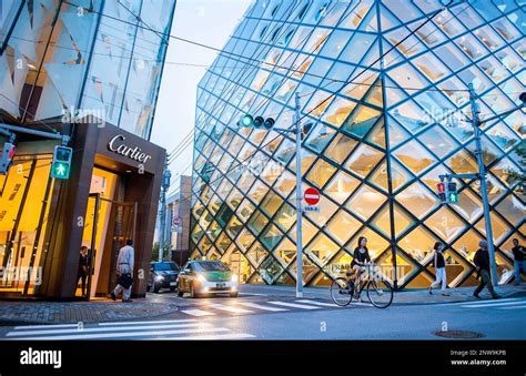 prada aoyama architect